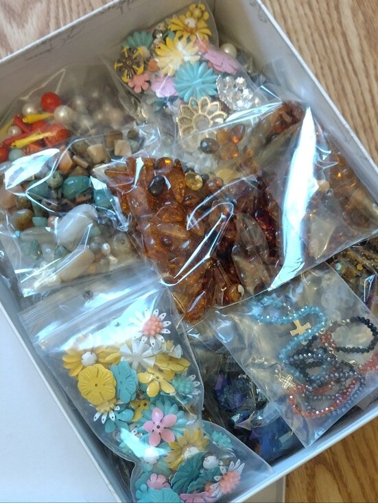 Jewelry - Mixed Lot DIY Craft Projects Beads Flowers Metal Accents